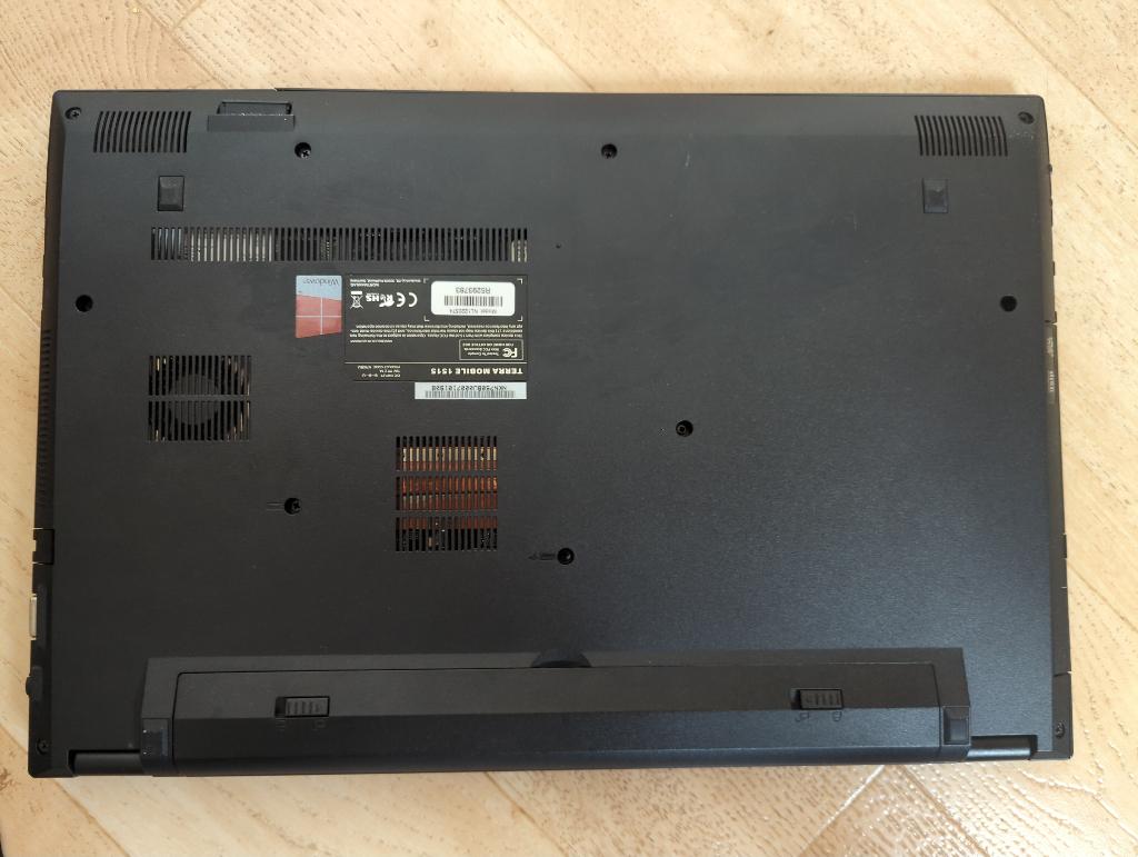 Terra laptop, werkt maar met kapot scherm, 256 GB, HDD, Qwerty, 8 GB
