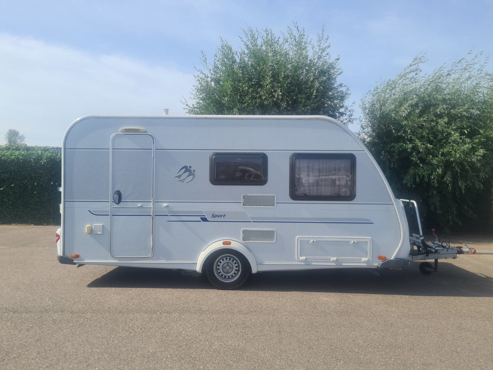 Knaus Sport 420 QD ( incl. stallingsmogelijkheid ), Caravans en Kamperen, Caravans, Schokbreker, Bedrijf, Treinzit, Dwarsbed