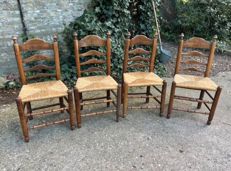 Set van 4 rustieke eikenhouten knopstoelen met biezen zittin, Ophalen