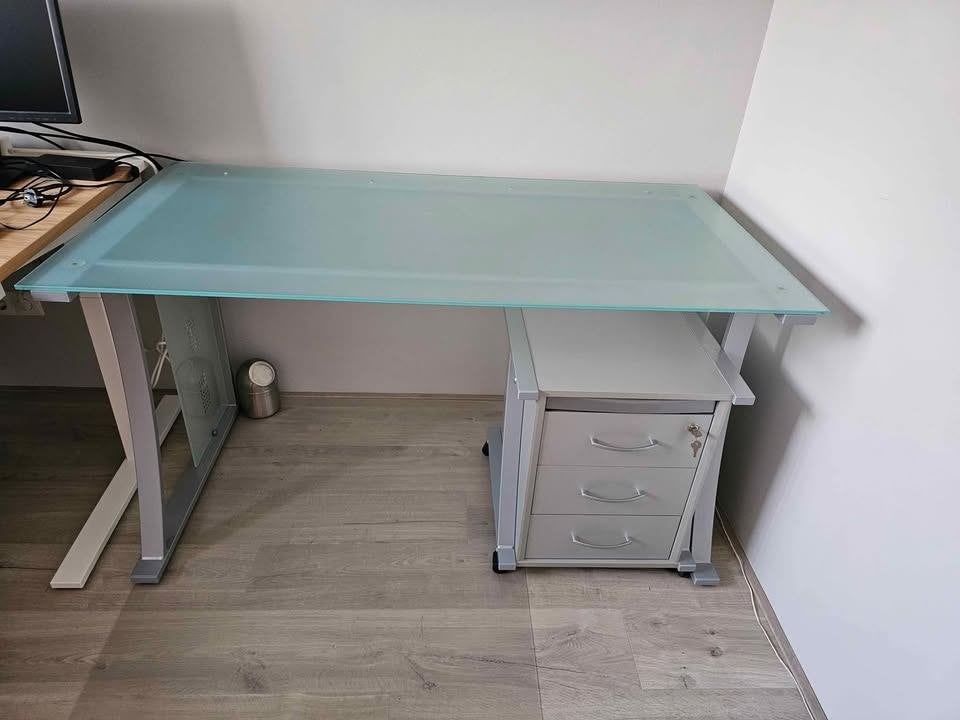 Bureau met ladeblok, Ophalen, Gebruikt, 74 cm, Zilver