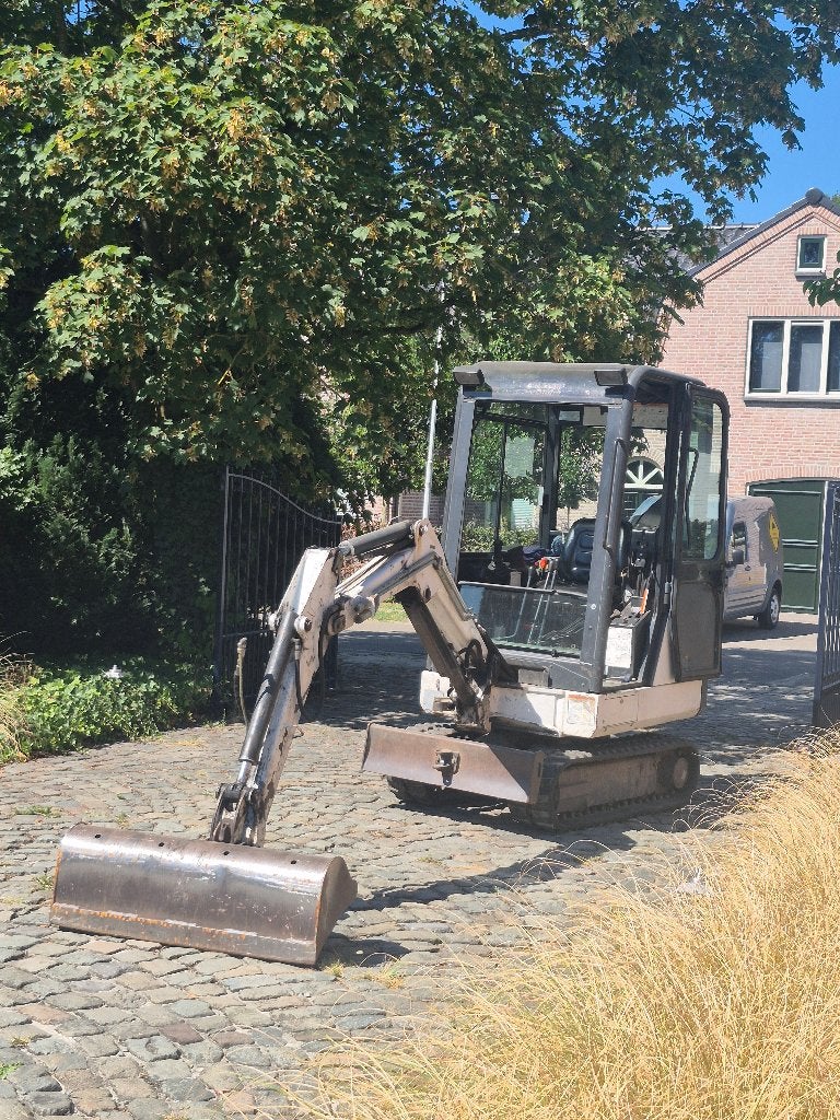Bobcat 320 minigraafmachine – 1.947 draaiuren – 4 bakken, Ophalen, Graafmachine
