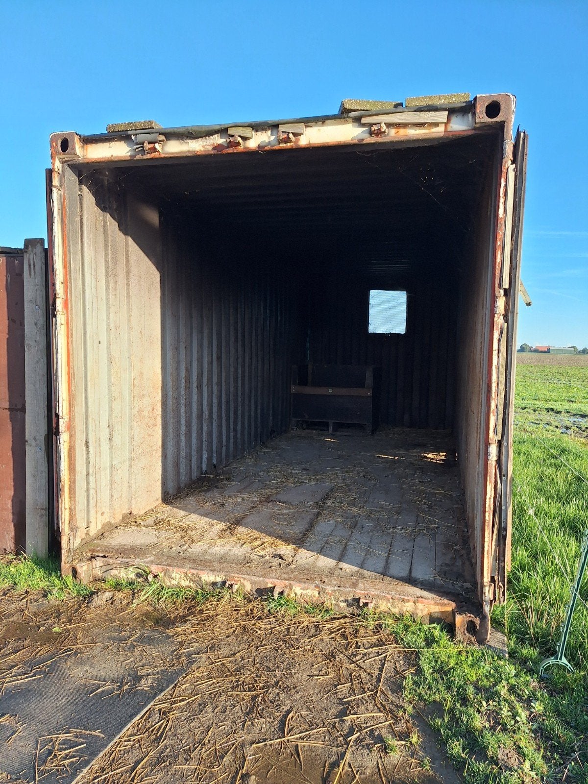 container schuilstal, Ophalen