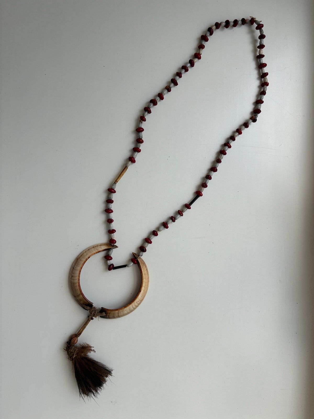 Ketting uit het oosten van de Indische Archipel, Nieuw, Ophalen of Verzenden, Rood, Overige materialen
