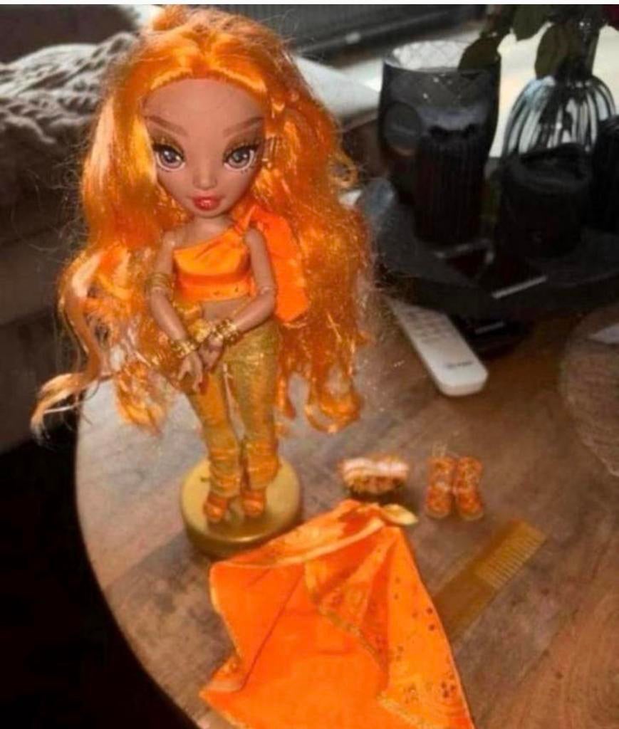 Rainbow High Pop Sunny Madison met extra outfit, Kinderen en Baby's, Speelgoed | Poppen, Zo goed als nieuw, Overige typen, Ophalen of Verzenden