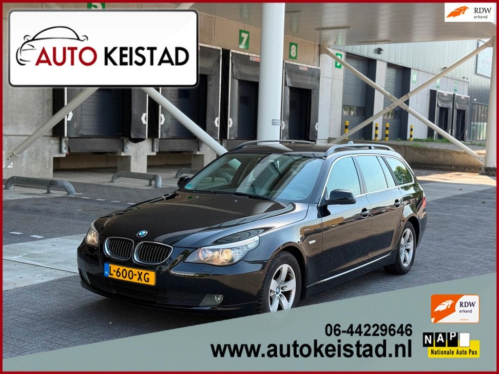 BMW 5-serie Touring 523i AUTOMAAT TOURING SOFTCLOSE/XENON/LE, Achterwielaandrijving, Zwart, LED verlichting, Zwart