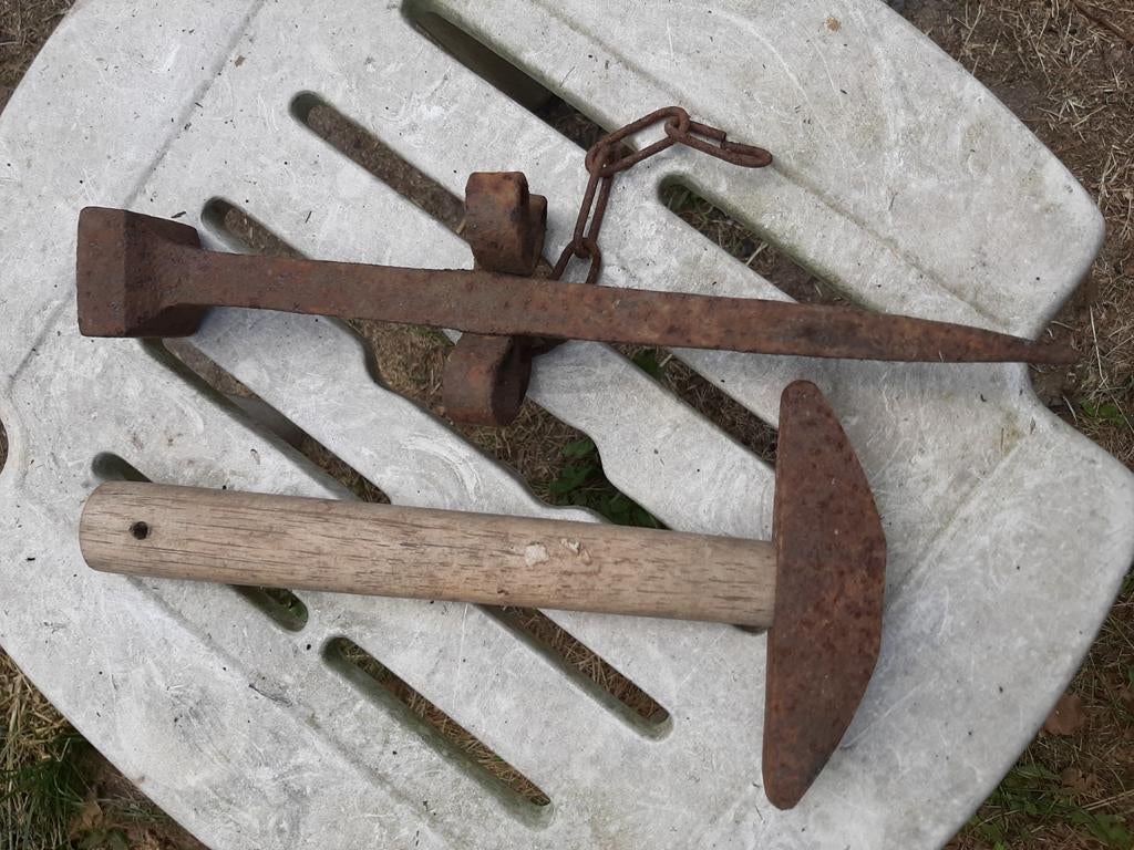 Oud ijzeren haarhamer en haarspit voor zeis, Antiek en Kunst, Antiek | Gereedschap en Instrumenten, Ophalen