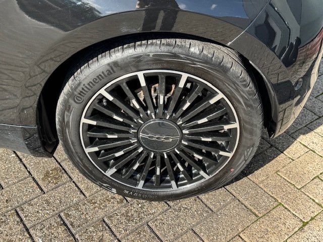 Fiat 500 e La Prima 42 kWh *pano *leer *carplay *camera *17, Dealer onderhouden, Gebruikt, 118 pk, 4 stoelen