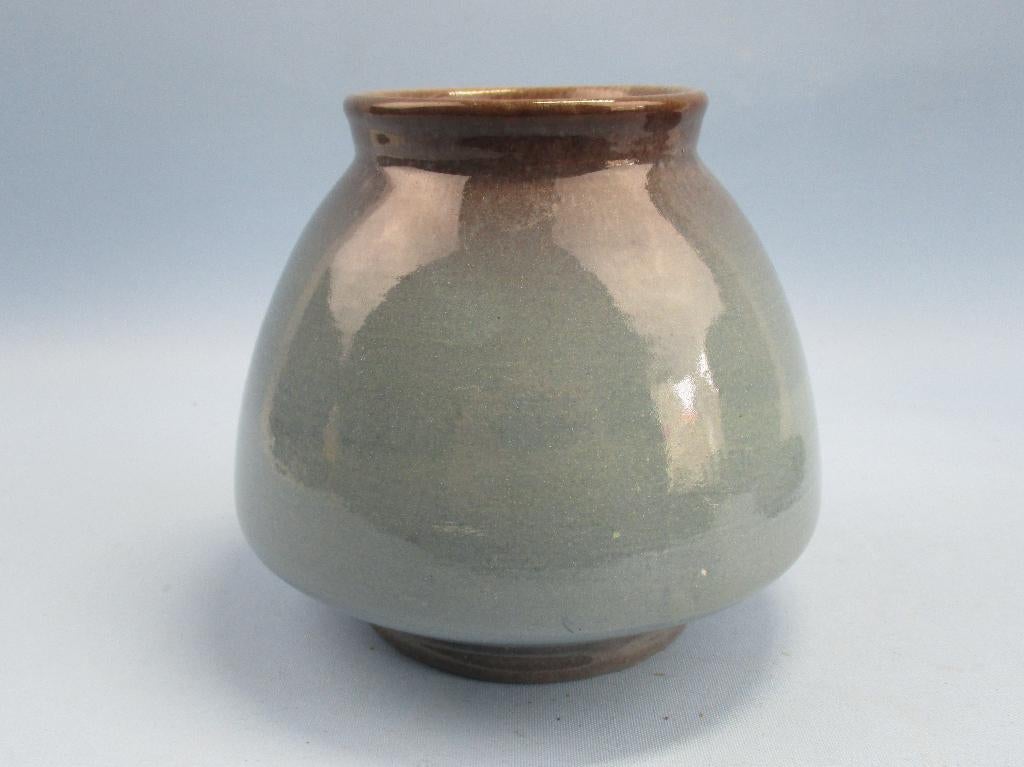 Eskaf aardewerk vaas lichtblauw bruin, Antiek en Kunst, Antiek | Keramiek en Aardewerk, Ophalen of Verzenden