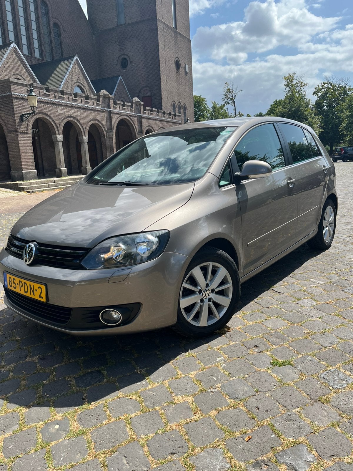 VOLKSWAGEN GOLF PLUS 1.2 TSI TOUR II BLUEMOTION, Auto diversen, Schadeauto's, Volkswagen, Handgeschakeld, Benzine, Hatchback, Bruin