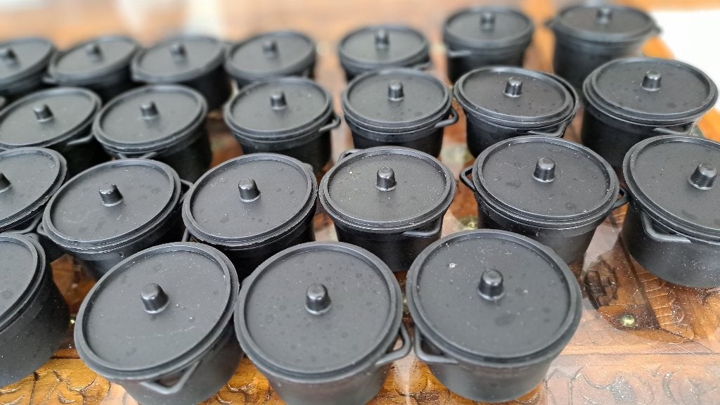 26 mini stoofpotjes, Huis en Inrichting, Keuken | Potten en Pannen, Ophalen, Kunststof, Met deksel, Overige typen