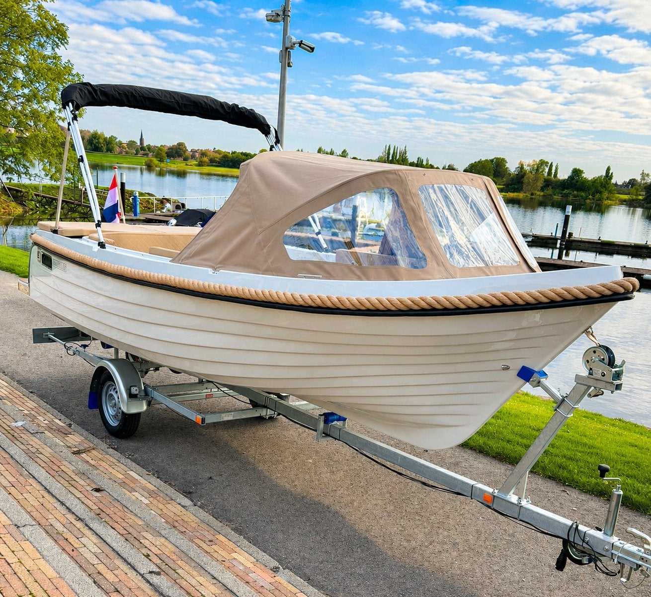 Maassloep 590 Honda 20pk 4takt full opties! ( nieuw ), Ophalen, Zo goed als nieuw, Maassloep, Elektrische start