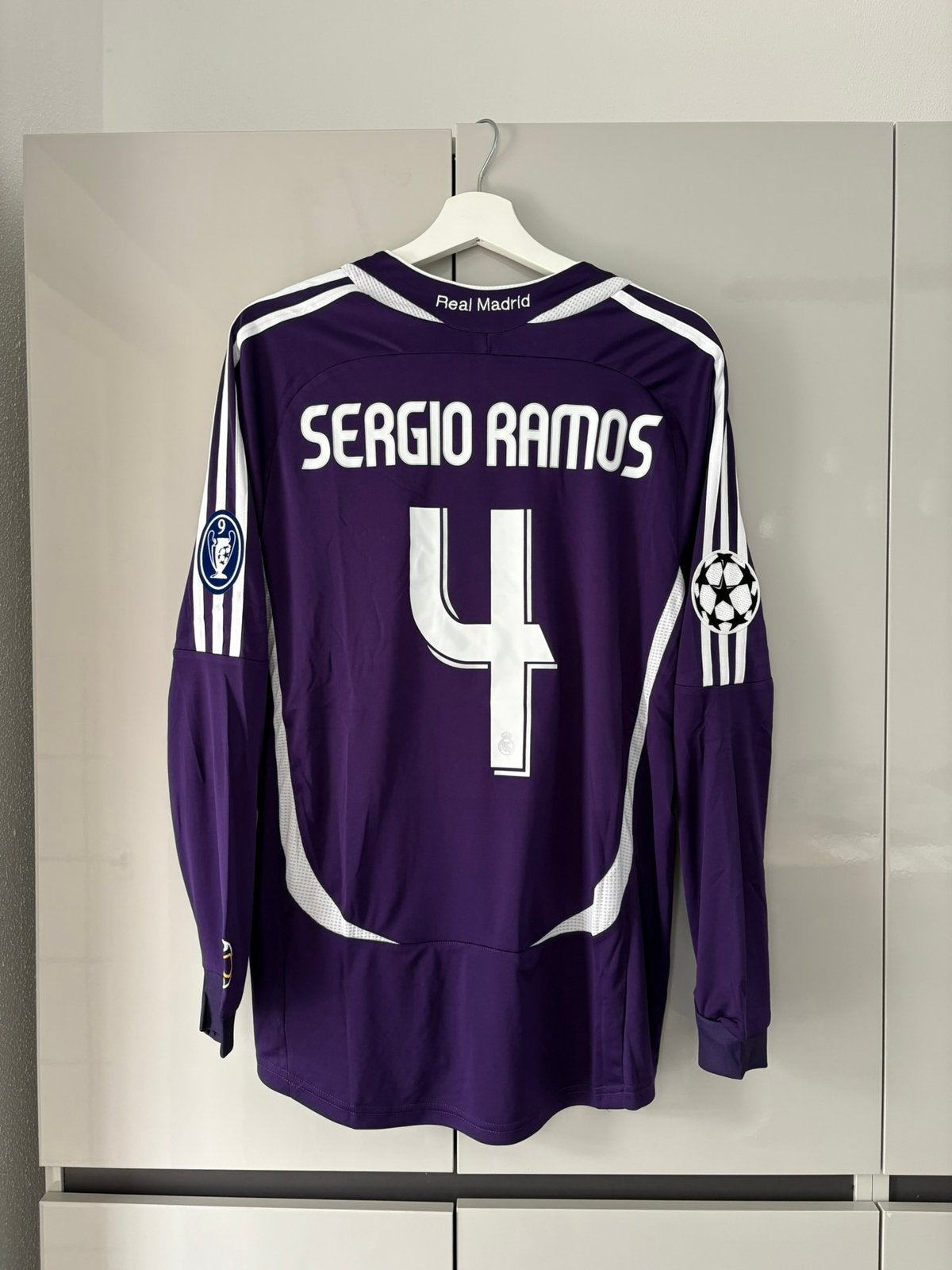 Real Madrid 06/07 Purple L (sergio ramos 4), Ophalen of Verzenden, Nieuw, Buitenlandse clubs, Shirt