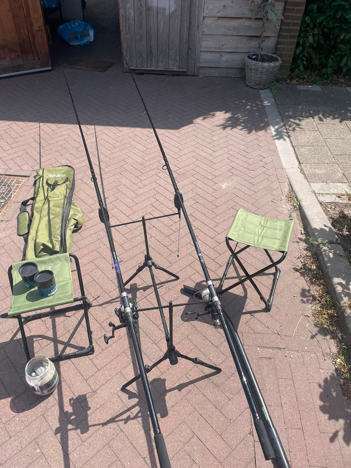 Complete visuitrusting: 2 hengels, stoelen, rodpod, tas, Ophalen, Gebruikt, Werphengel
