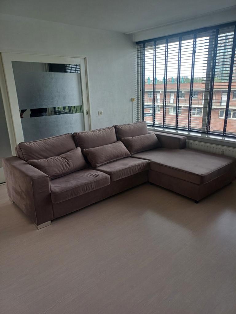 Taupe hoekbank met loungegedeelte en afneembare hoezen, Huis en Inrichting, Banken | Bankstellen, Ophalen, Gebruikt, 150 cm of meer