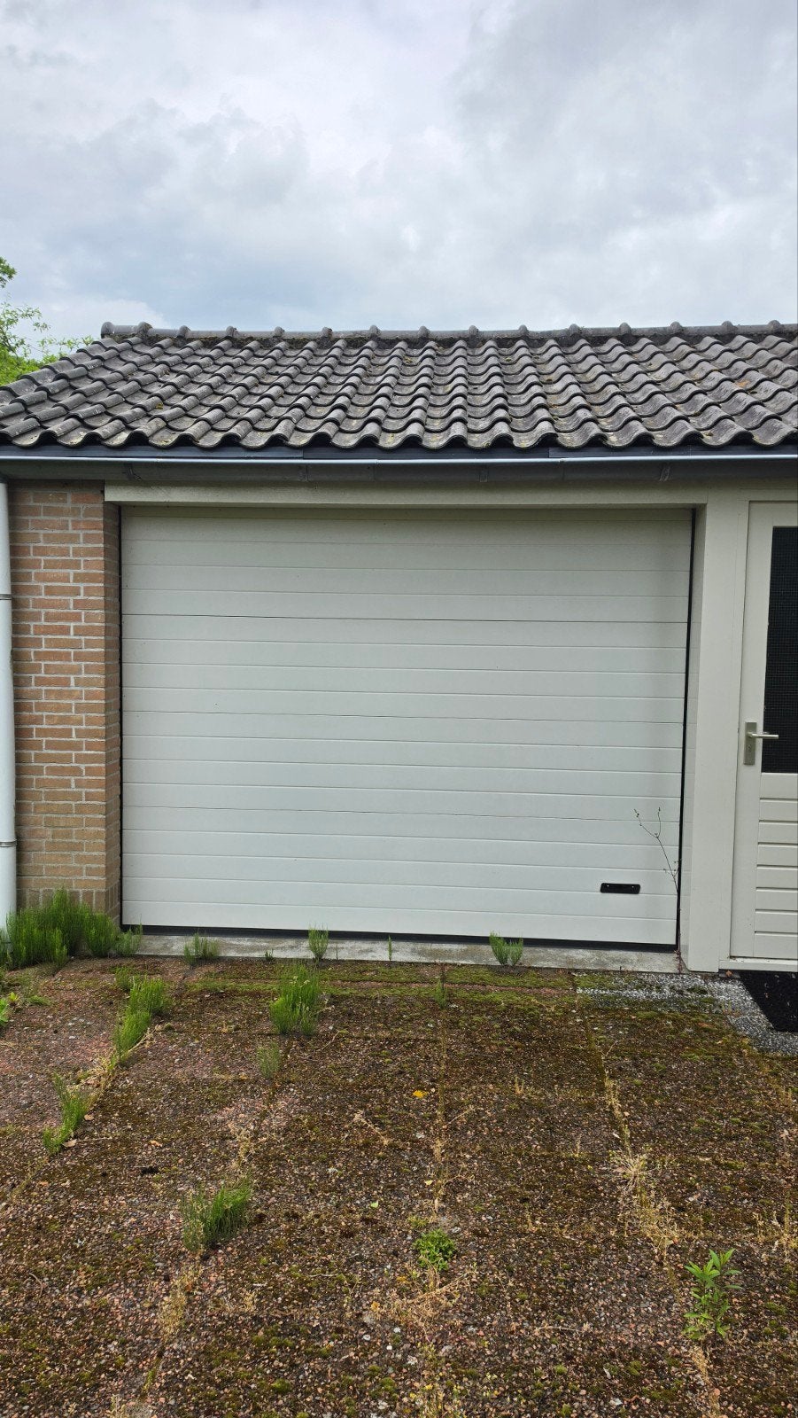 Elektrische garagedeur 286x219 in zeer goede staat, Kunststof, Garagedeur, Ophalen of Verzenden, Zo goed als nieuw
