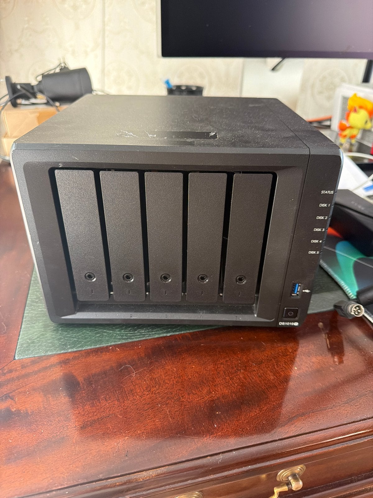 Synology DS1019+ NAS met 4x 1TB SSD en 1x 2TB HDD, Server, SSD, Ophalen of Verzenden, Zo goed als nieuw
