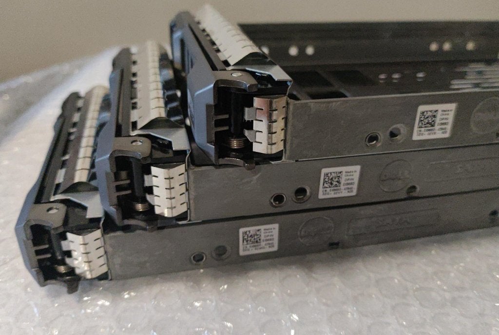3x Dell PowerEdge 3.5″ LFF HDD/SSD drive caddy, Intern, Gebruikt, SAS, Server