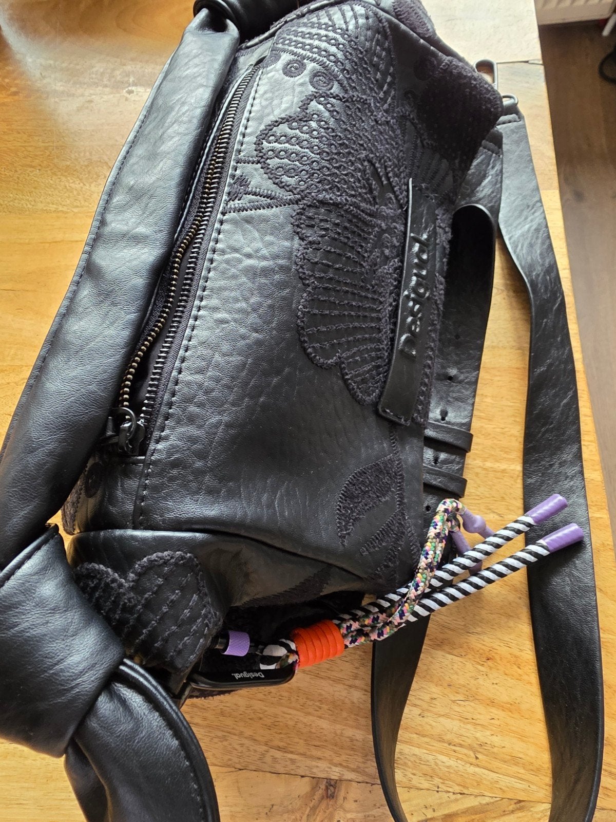 Desigual Zwarte Schoudertas met Geborduurd Patroon, Ophalen of Verzenden, Zo goed als nieuw, Zwart, Schoudertasje