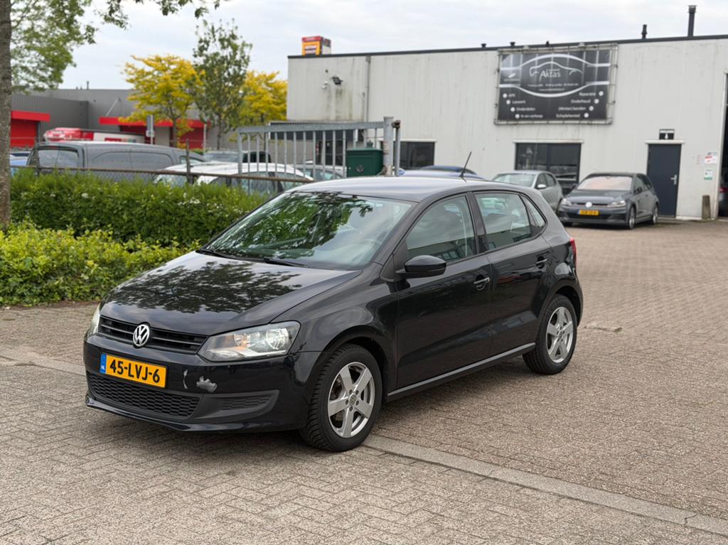 Volkswagen Polo 1.2 | Airco | Cruise | Navigatie, Voorwielaandrijving, Euro 5, 40 €/maand, Zwart