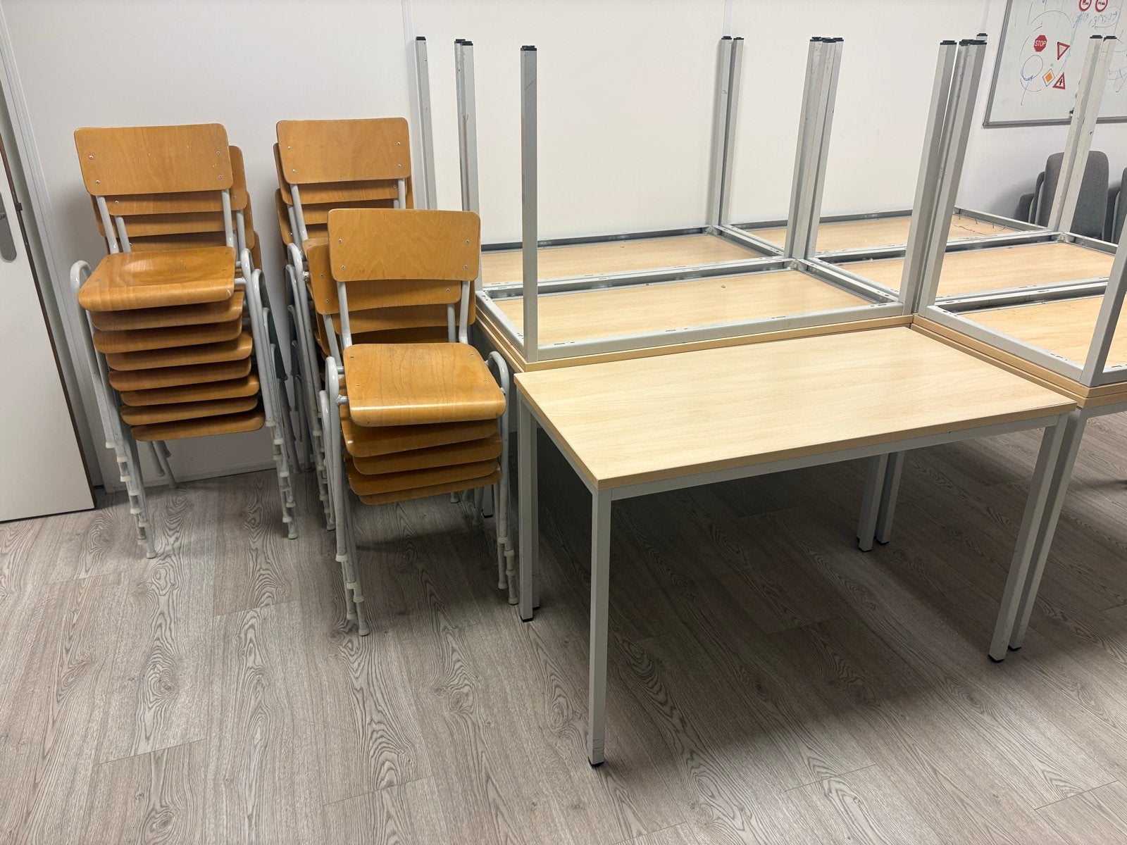 11 tafels en 20 stoelen - Ideaal voor kantoor of school, Ophalen, Gebruikt, Overige kleuren, Vijf, Zes of meer stoelen