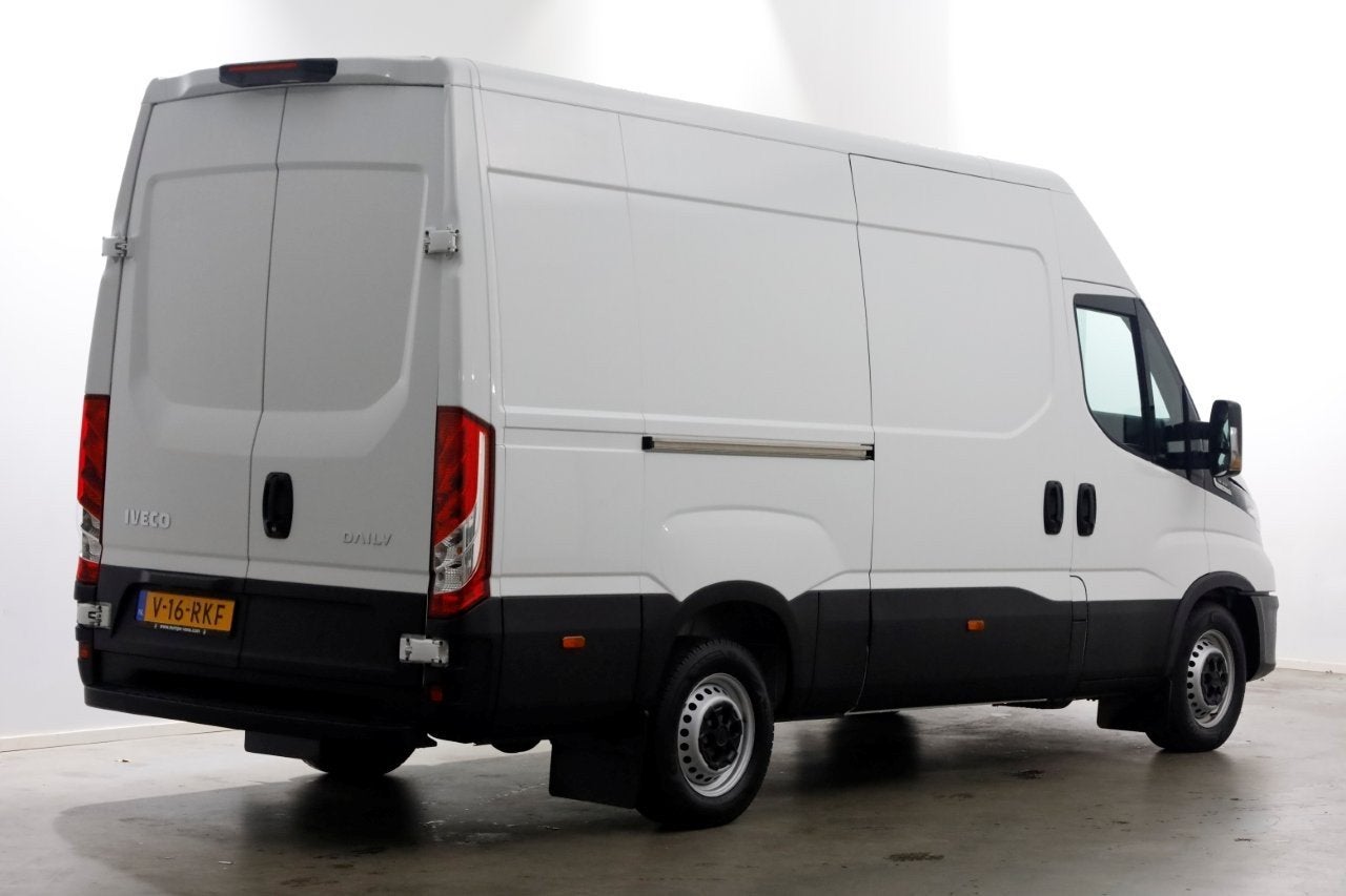 Iveco Daily 35S21 3.0 210pk L2H2 HiMatic Automaat Navi/Camer, Automaat, Dealer onderhouden, Gebruikt, Euro 6