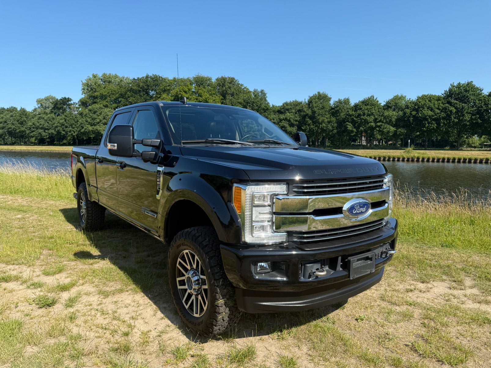 Ford F-250 Super D. Lariat 6.7 V8 Diesel | FX4 | 85.210 km, Auto's, Automaat, Overige carrosserieën, F-250, Zwart