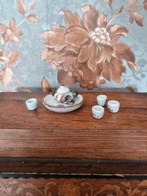 Miniatuur theeserviesje, porselein, handgeschilderd, Ophalen of Verzenden