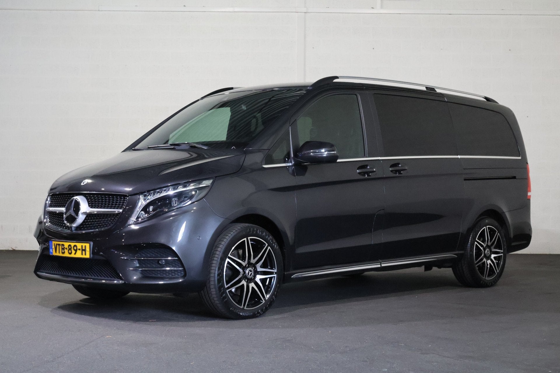 Mercedes-Benz V-Klasse 300d 4-MATIC Lang DC Avantgarde Editi, Auto's, Automaat, Stof, Gebruikt, Euro 6