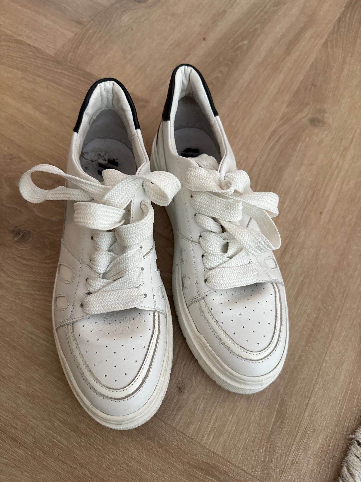 Witte Sacha sneakers met zwarte details, Kleding | Dames, Wit, Ophalen of Verzenden, Sneakers of Gympen, Zo goed als nieuw