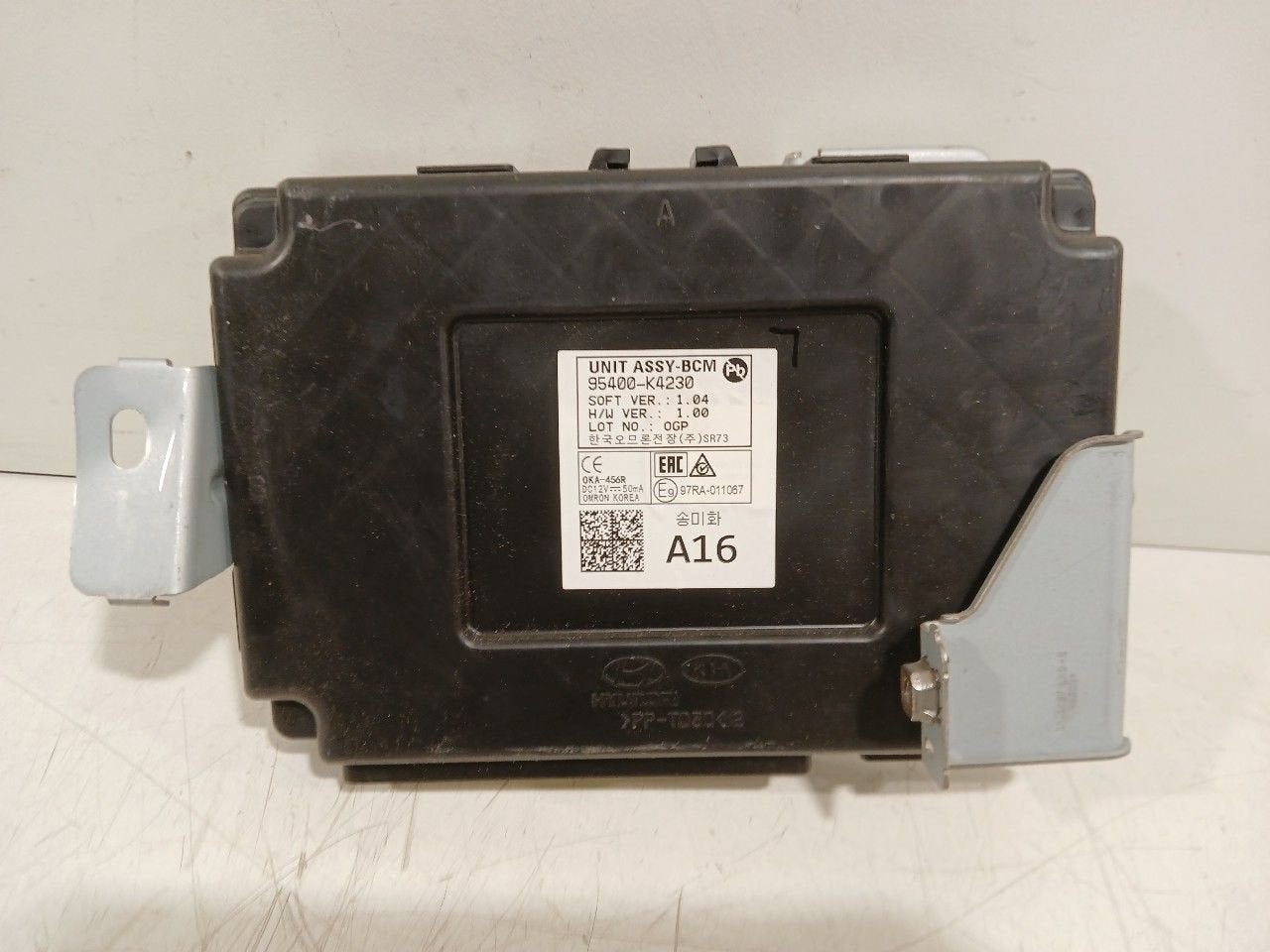 Computer body control Hyundai Kona, Onderdelen@venauto.nl, Van der Ven Autorecycling B.V., Gebruikt, Ettenseweg 76, 4706 PB Roosendaal, The Netherlands