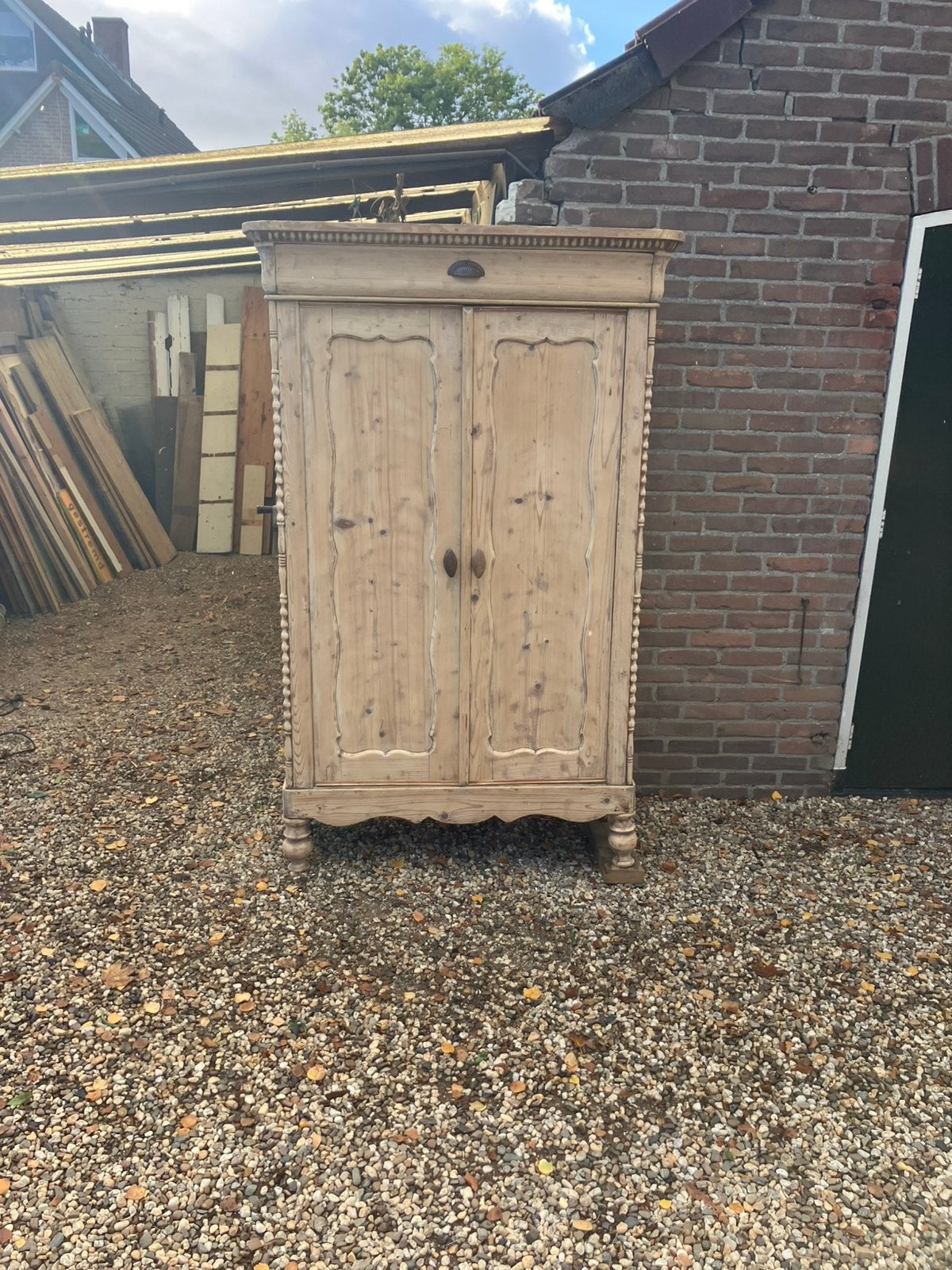 Oud grenen kast, Ophalen
