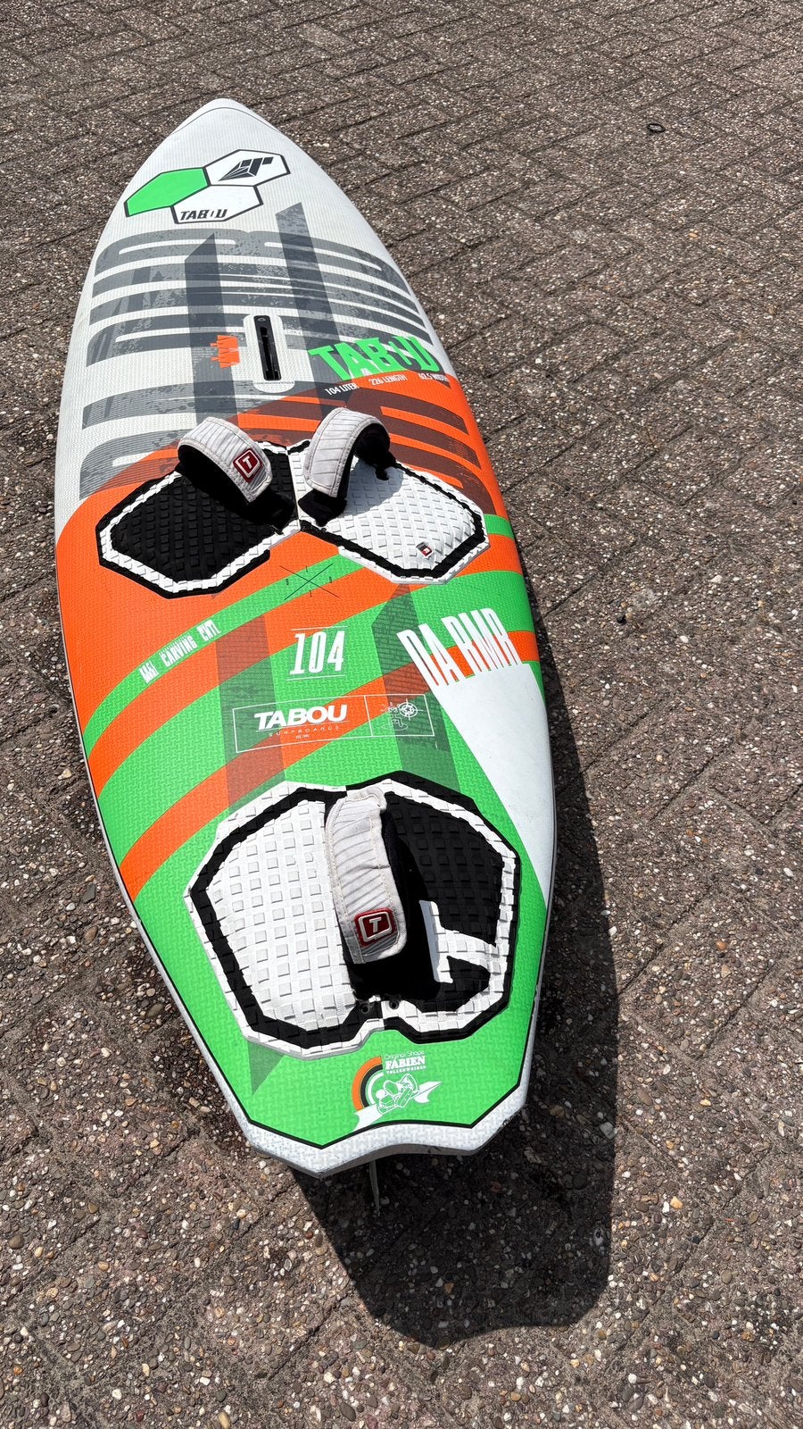 Tabou Da Bomb 104l (wave thruster), Watersport en Boten, Windsurfen, Zo goed als nieuw, Plank, Tabou, Minder dan 250 cm, Met vin(nen)