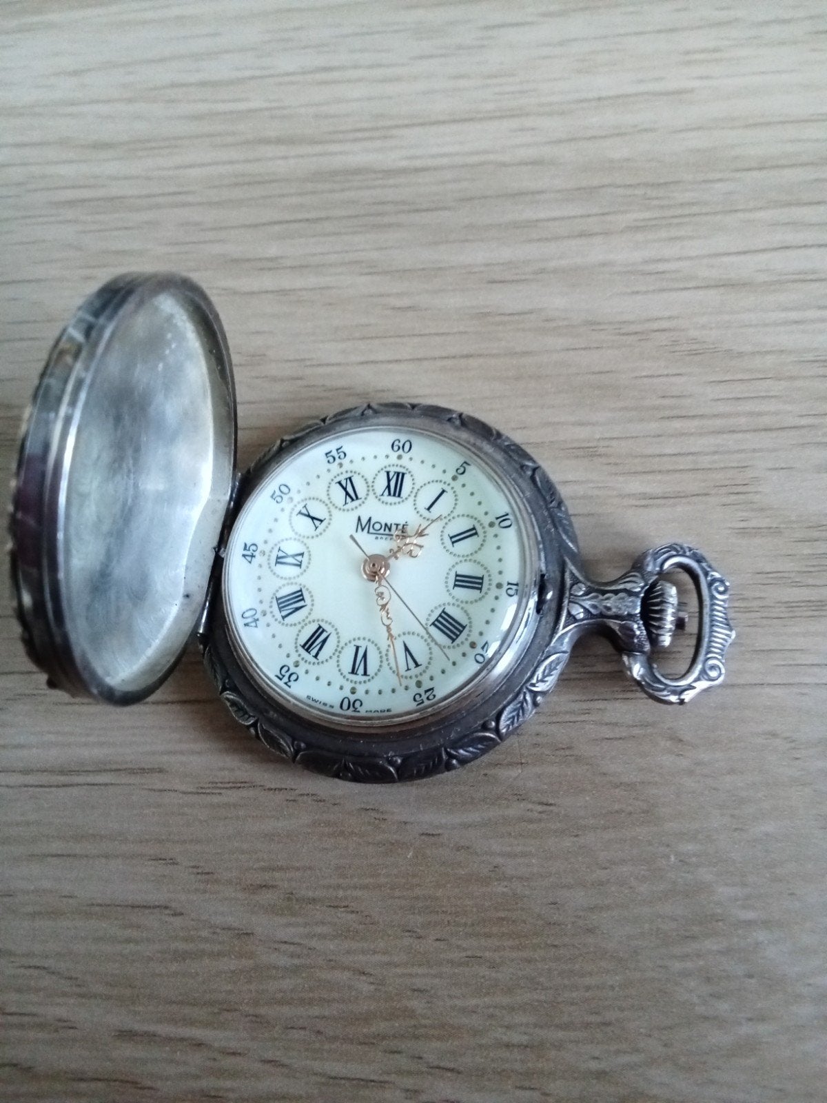 Antiek Monte zakhorloge met gedetailleerde gravures, Overige merken, Overige materialen, Zakhorloge, Ophalen of Verzenden
