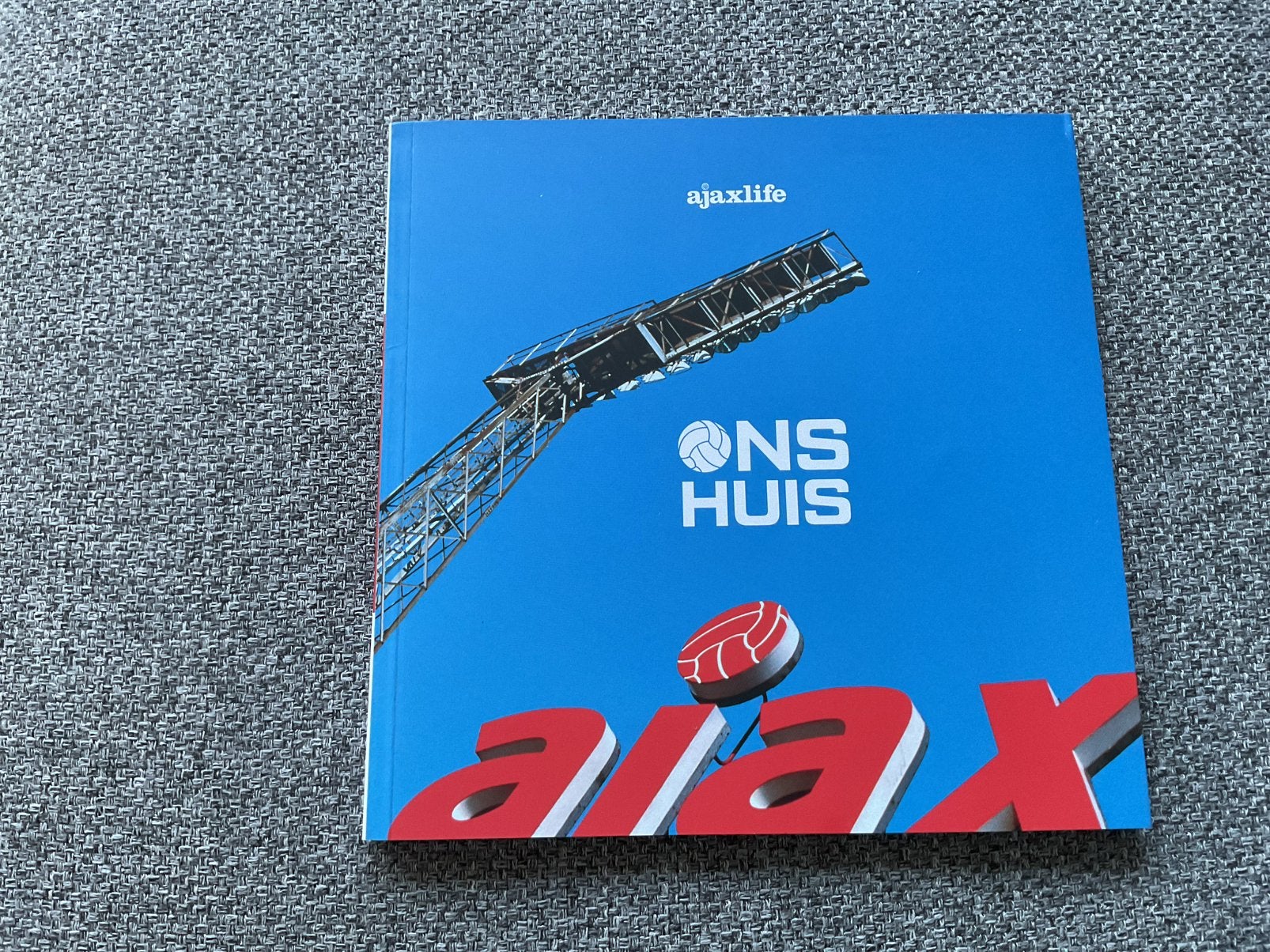Ons huis Ajaxlife, Verzamelen, Ophalen of Verzenden, Nieuw, Ajax, Boek of Tijdschrift