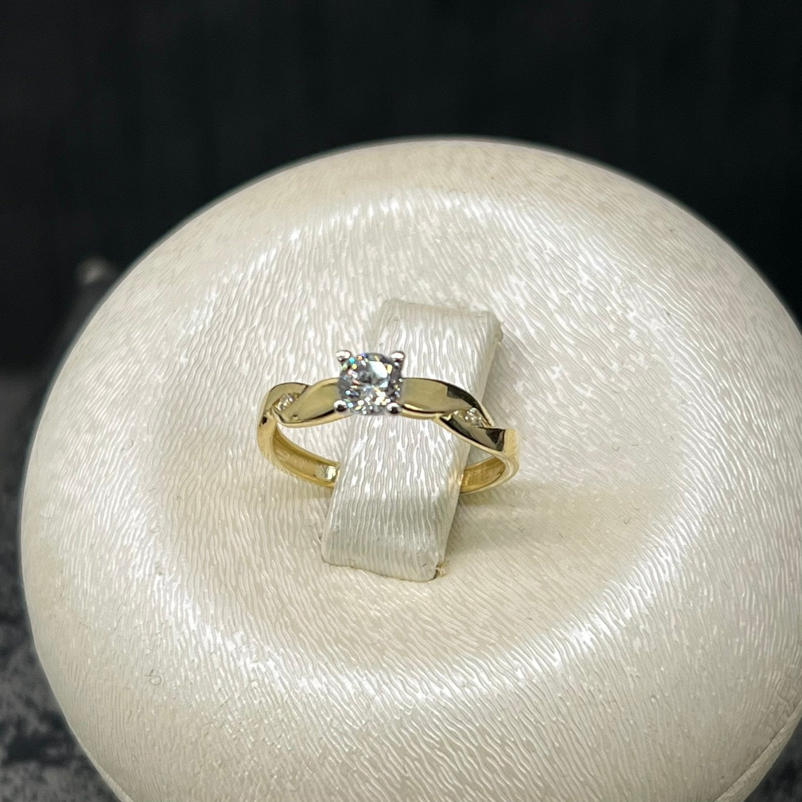14 karaat gouden ring solitaire, Ophalen of Verzenden, Zo goed als nieuw, Goud, Dame