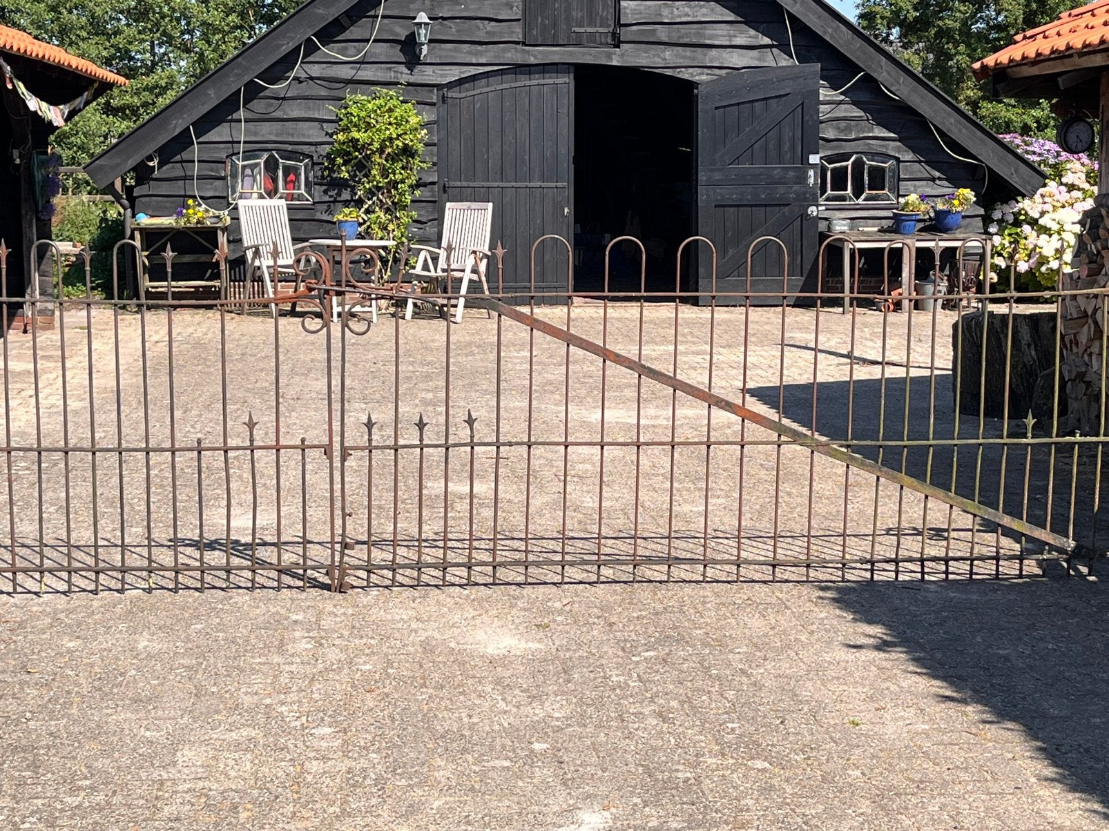 Antieke sierlijke ijzeren dubbele poort, Tuin en Terras, Ophalen, Met poort, Gebruikt, Sierhekwerk