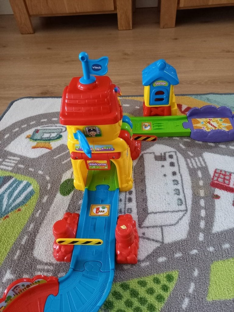 VTech Toet Toet Auto's met diverse wegdelen en gebouwen, Kinderen en Baby's, Ophalen of Verzenden, Gebruikt, 2 tot 4 jaar