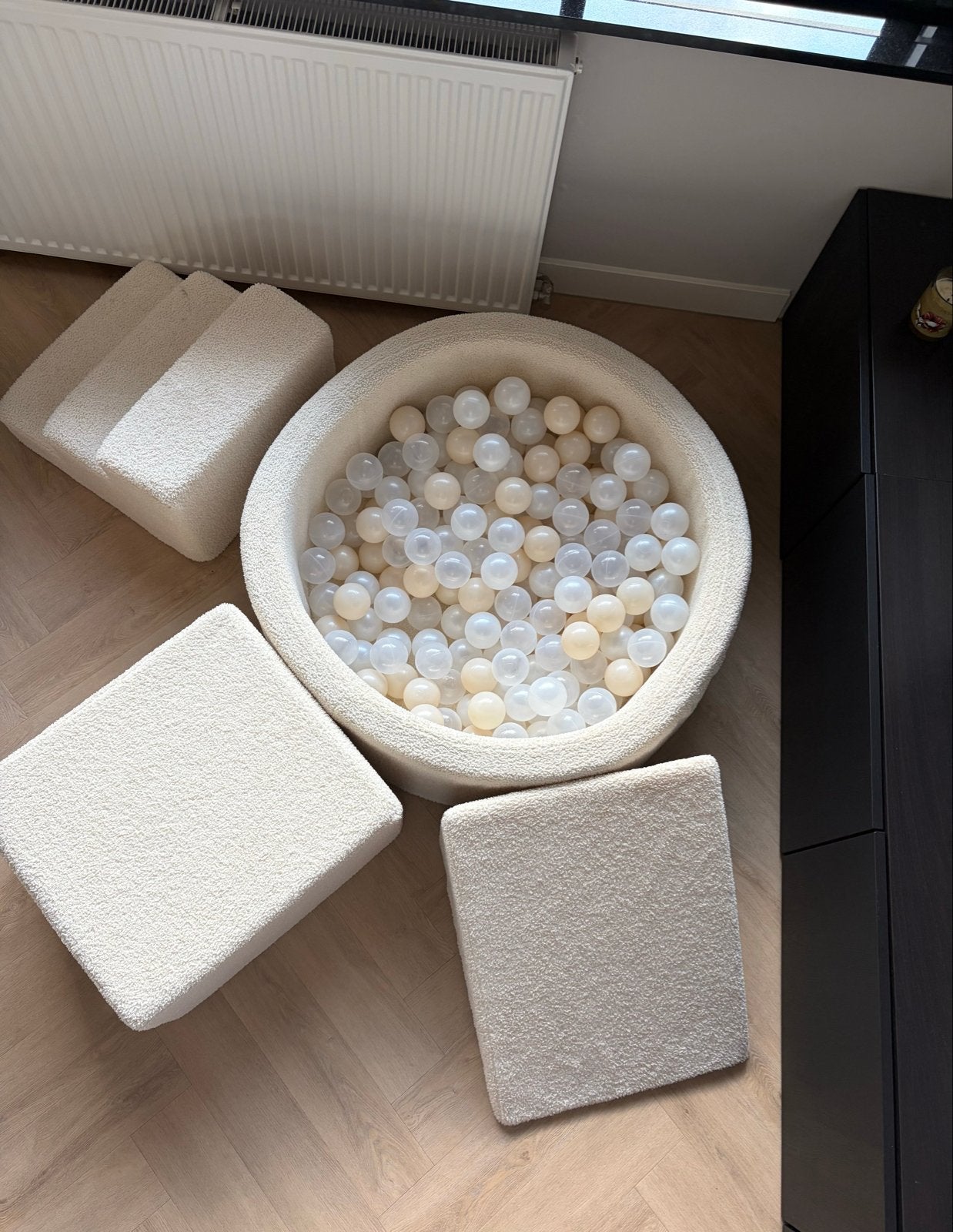 MOJE ballenbak 90cm met 3 foam speelelementen bouclé beige, Ophalen, Zo goed als nieuw, Overige typen