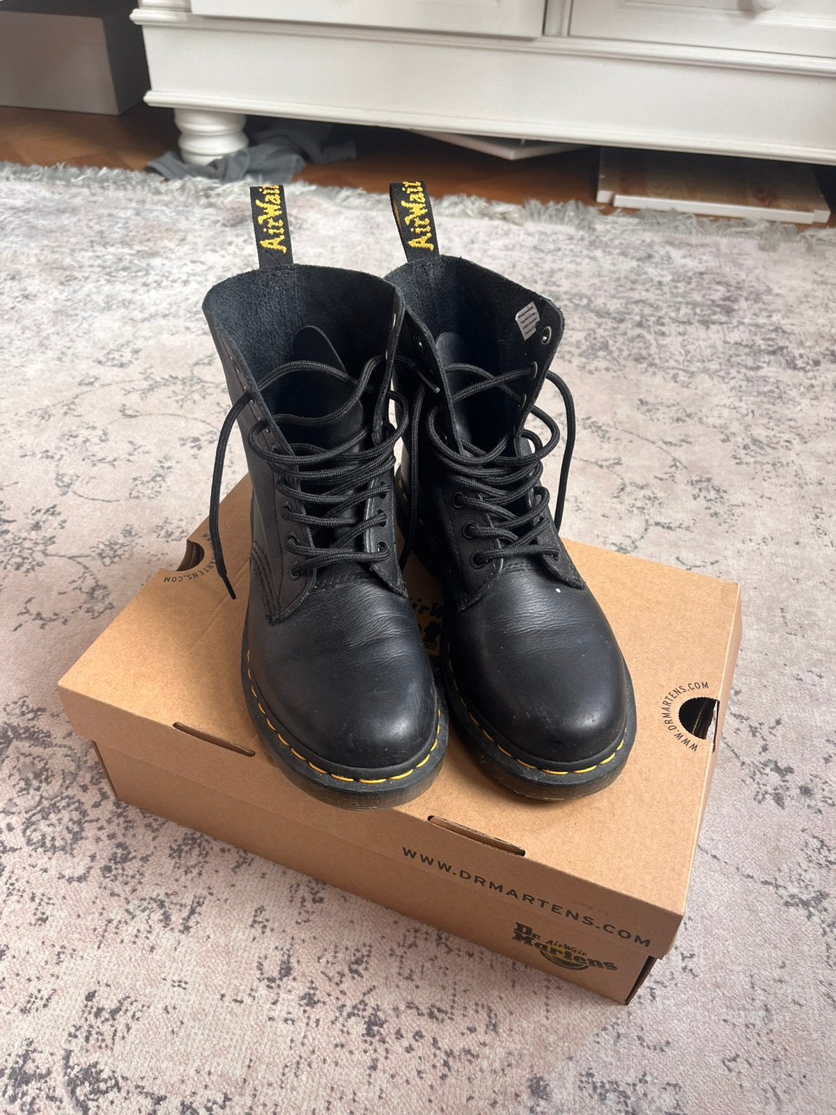 Dr Martens Air Wair Zwart Laarzen vrouwen, Ophalen of Verzenden, Zo goed als nieuw, Zwart, Hoge laarzen