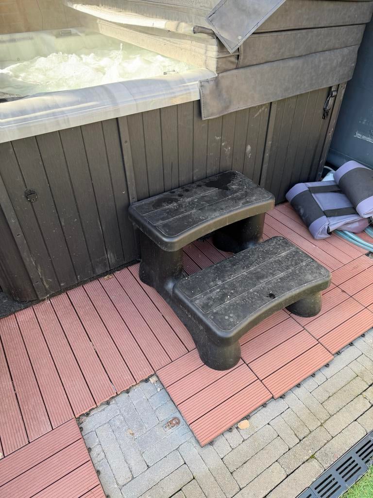 Jacuzzi - 3 jaar oud, werkend te zien, zelf te vervoeren, Ophalen, Gebruikt, Vast