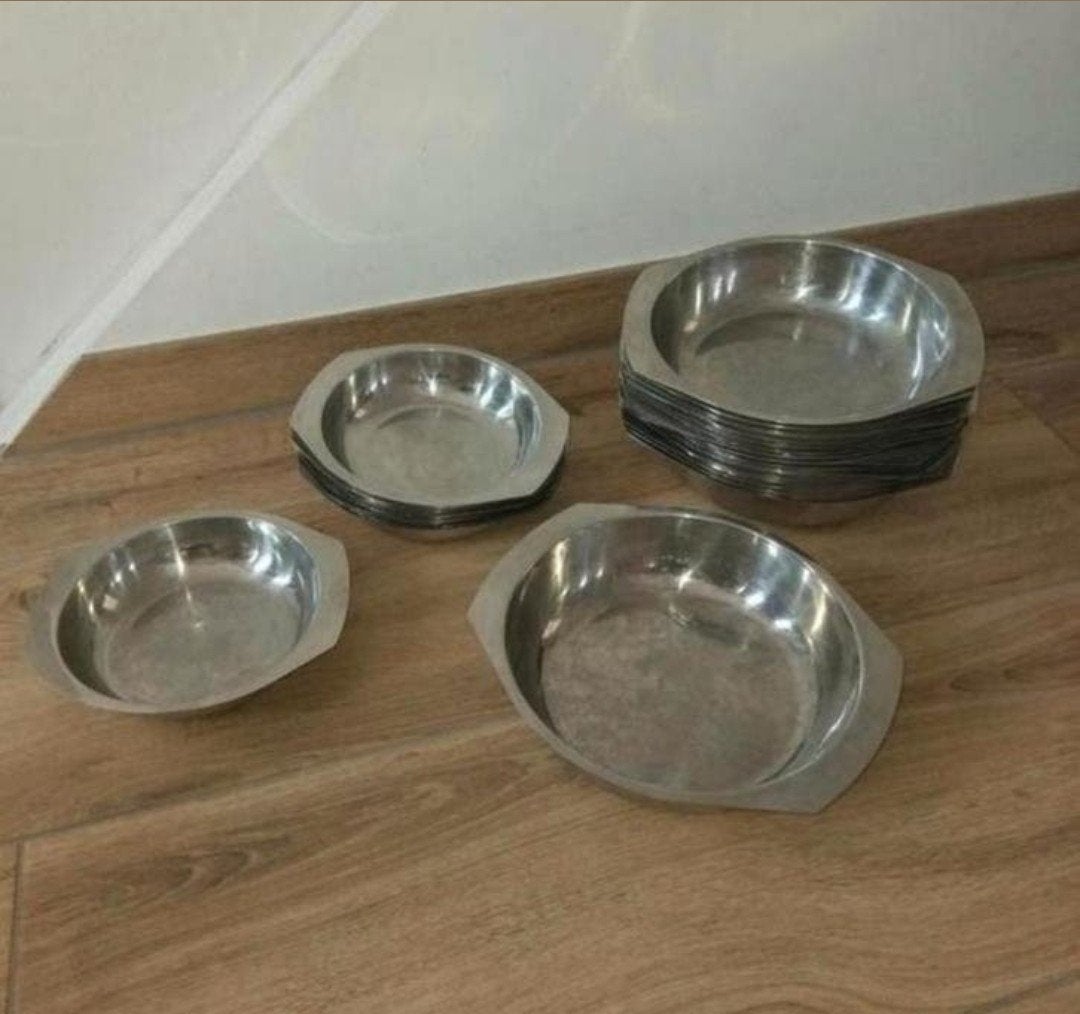 Partij rvs serveerschalen 17,5 cm €2 per stuk nog 4x en 22,5, Ophalen of Verzenden, Zo goed als nieuw
