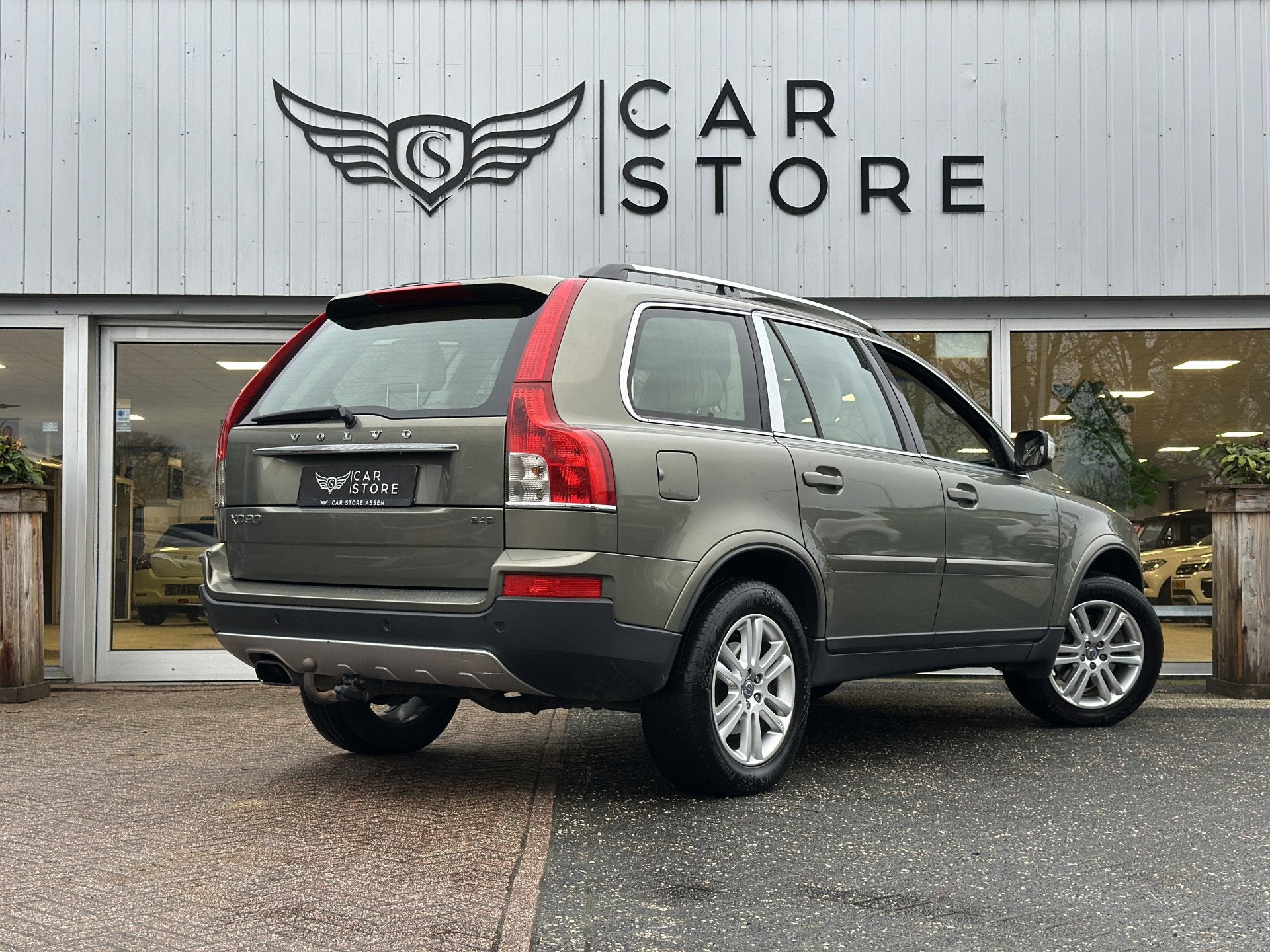 Volvo XC90 2.4 D3 FWD R-Design 7P|CRUISE|CLIMA|LEDER|TREKHAA, Gebruikt, 241 €/maand, 7 stoelen, Leder