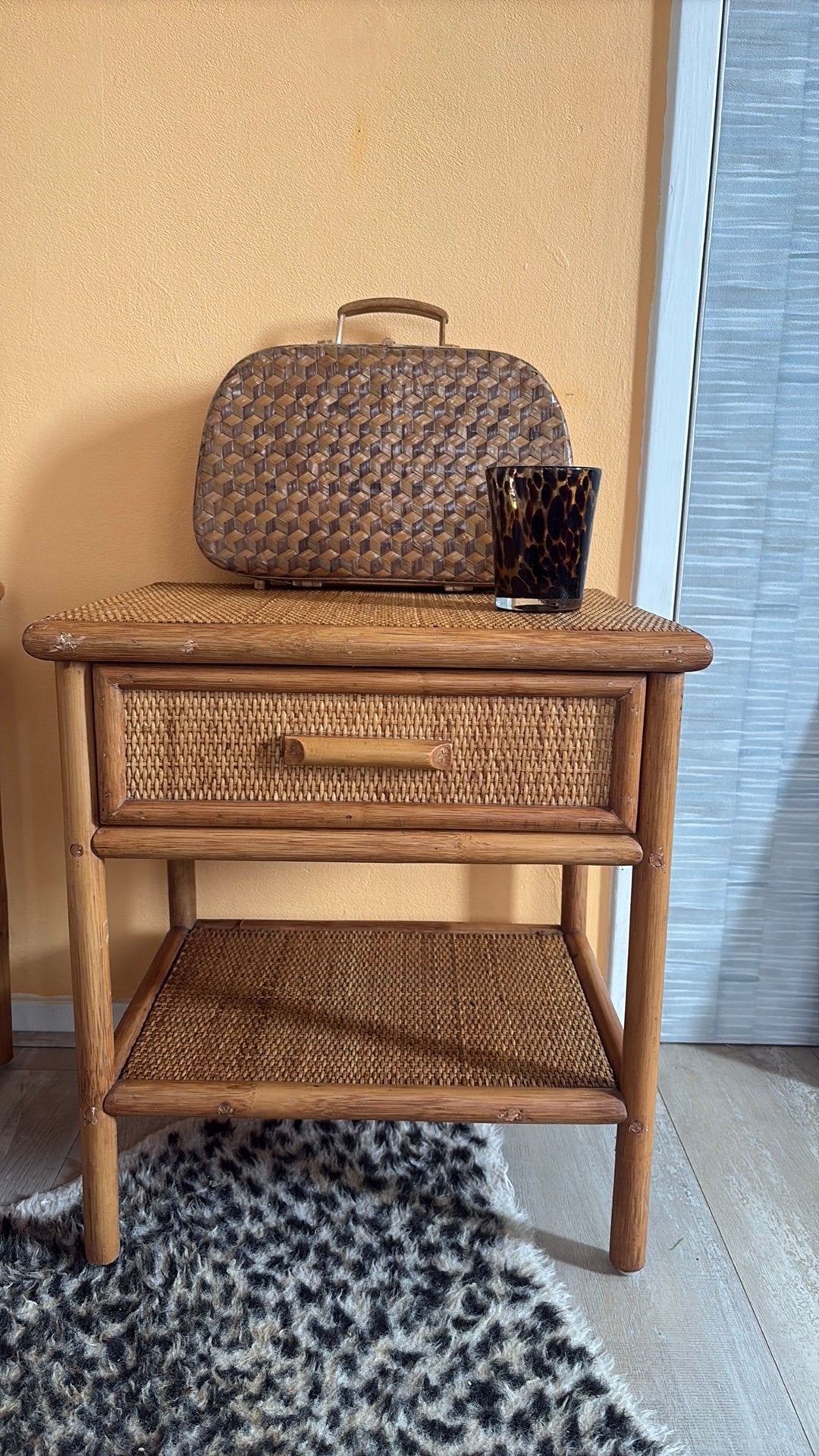 Vintage Bamboe Nachtkastjes 2 stuks met Lade en Plank, Huis en Inrichting, Tafels | Bijzettafels, 45 tot 60 cm, Minder dan 55 cm