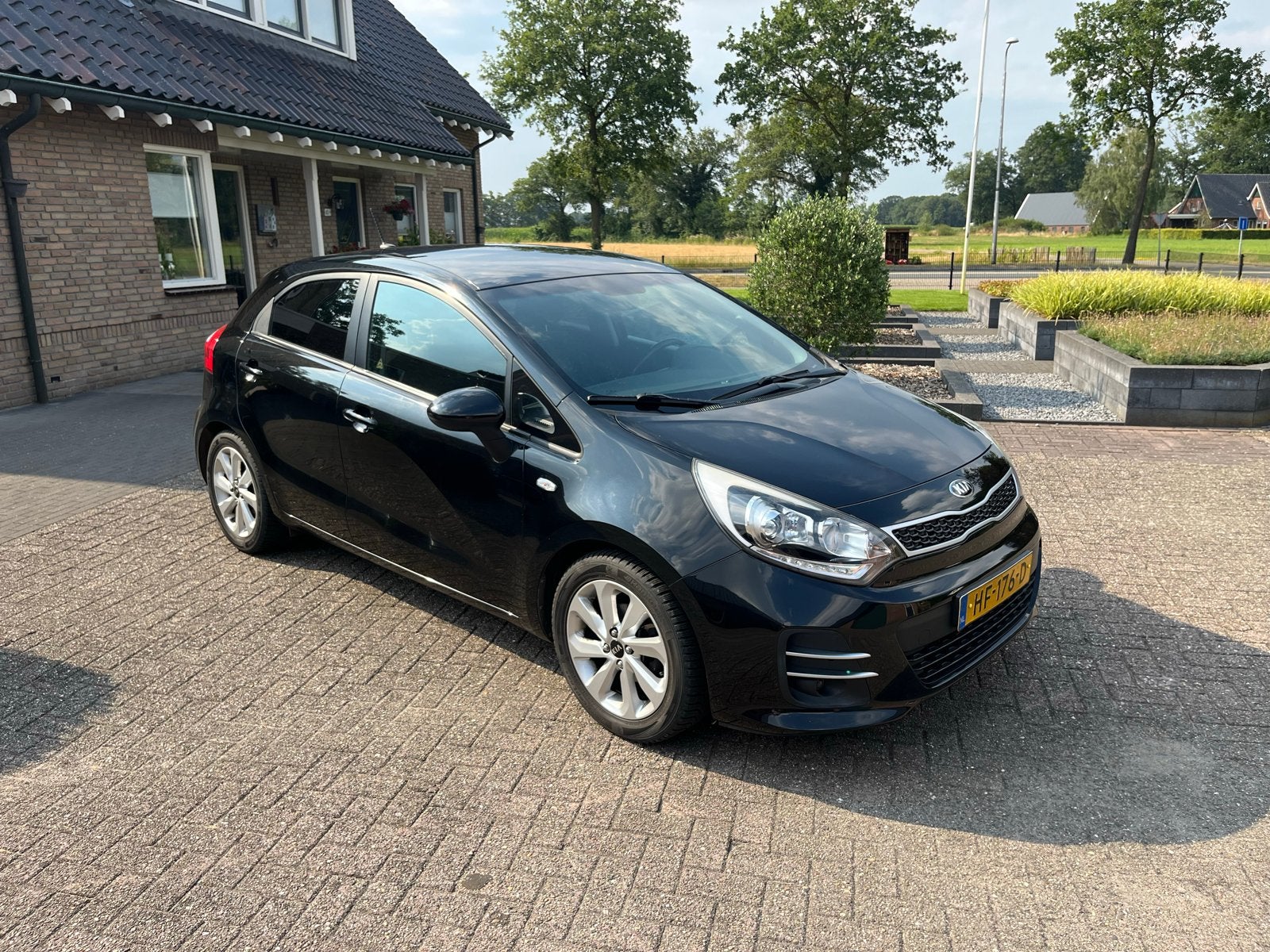 Kia Rio 1.2 CVVT DynamicLine, 1027 kg, 40 €/maand, 4 cilinders, Zwart