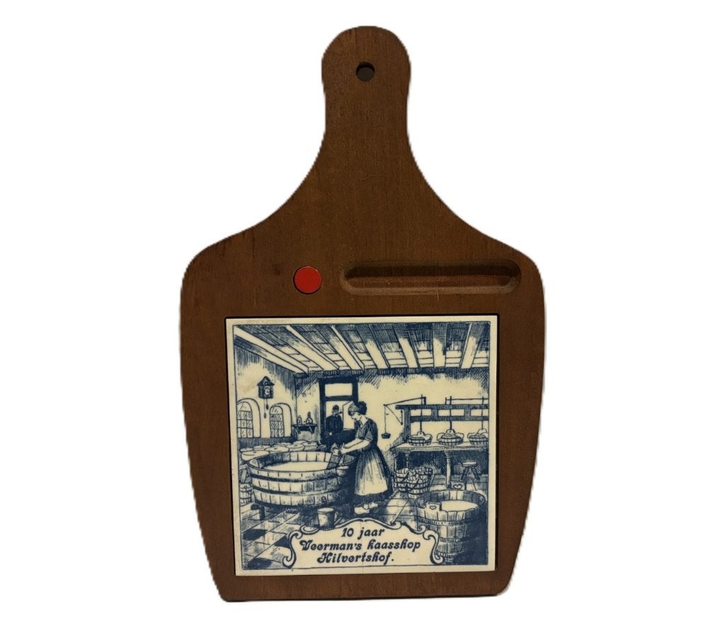 Houten kaasplank met blauw-witte tegel Voerman's kaashandel, Ophalen of Verzenden