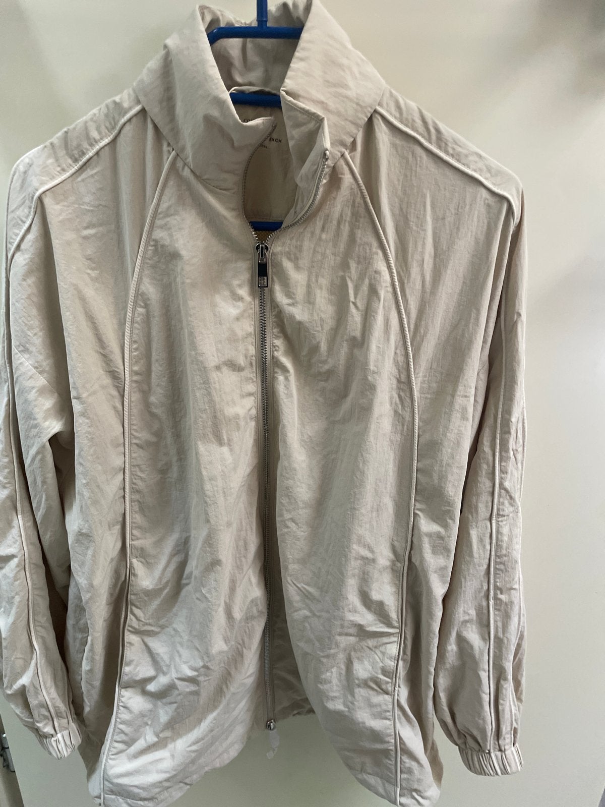 Oysho lichtgewicht jasje maat XS - Nieuw met kaartjes, Ophalen of Verzenden, Nieuw, Maat 34 (XS) of kleiner, Beige