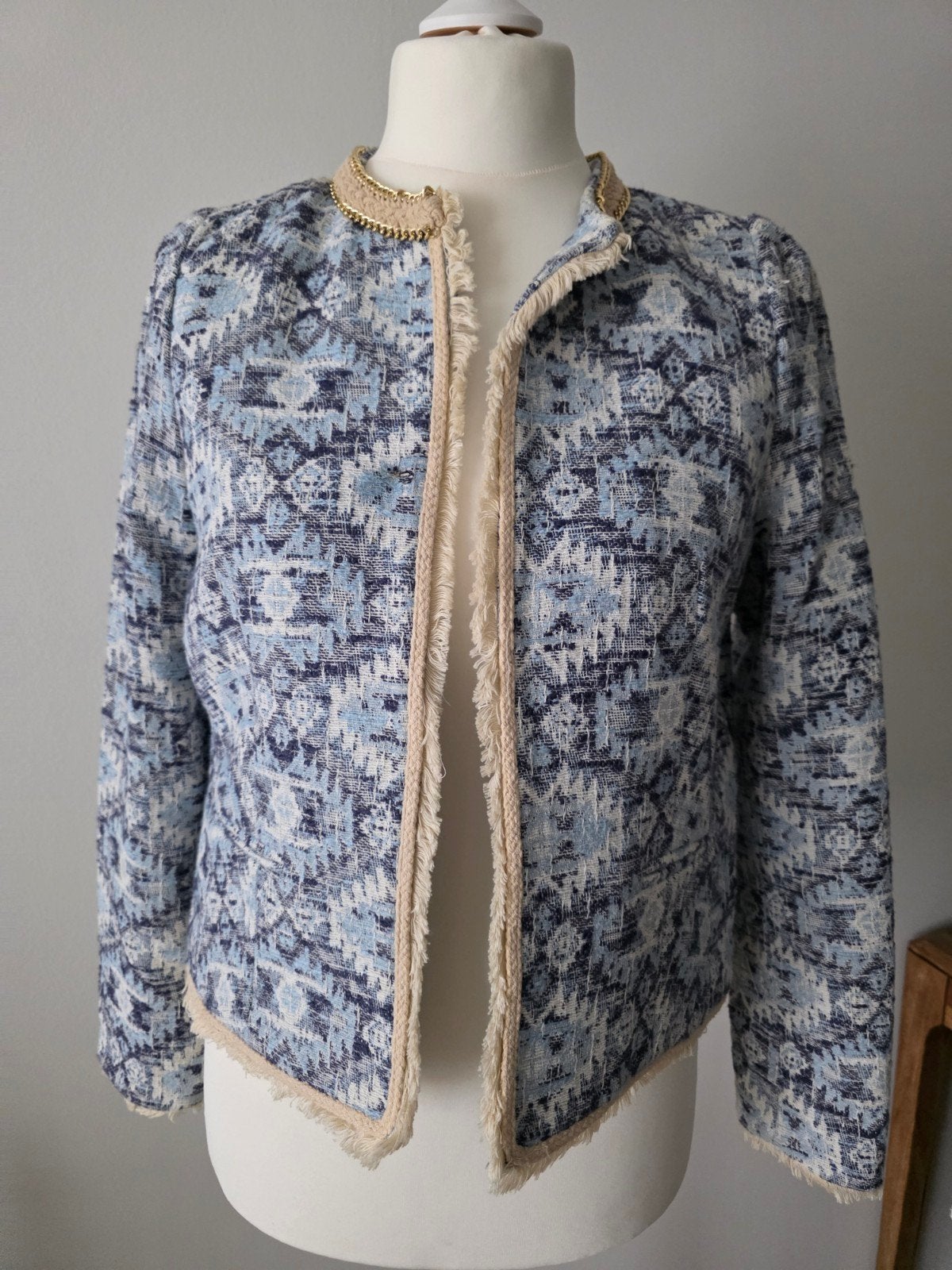 Stijlvol blauw/wit jasje met franjes en gouden details, Mango, Blauw, Maat 42/44 (L), Ophalen of Verzenden