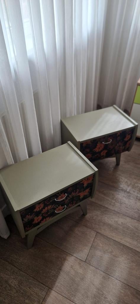 2 vintage antiek nachtkastje, Ophalen, Zo goed als nieuw, 45 tot 65 cm, Minder dan 55 cm
