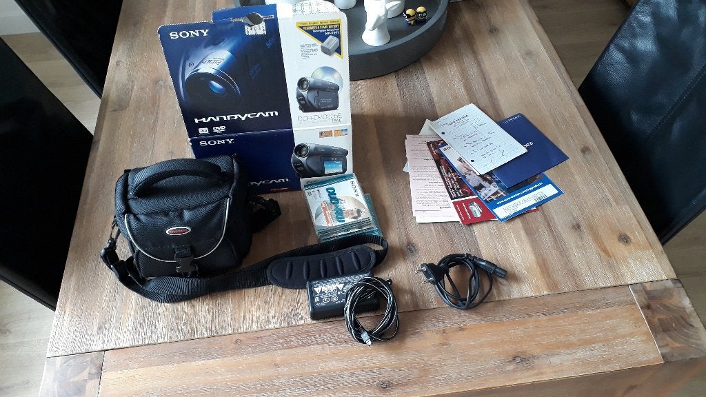 Sony handycam Filmcamera .Compleet, nieuwstaat !, Audio, Tv en Foto, Overige merken, Mini dv, Zo goed als nieuw, Ingebouwde lamp