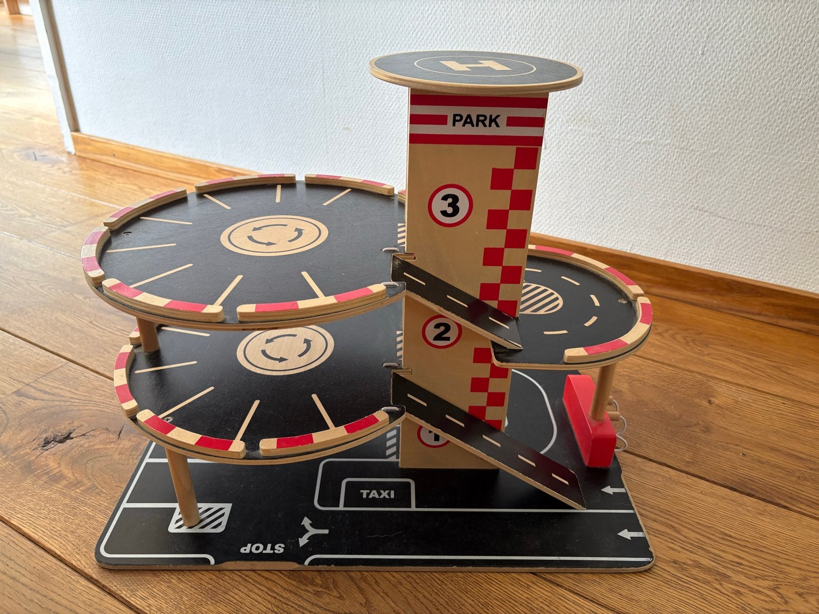 Hape houten parkeergarage met helikopterplatform, Ophalen, Zo goed als nieuw, Overige typen
